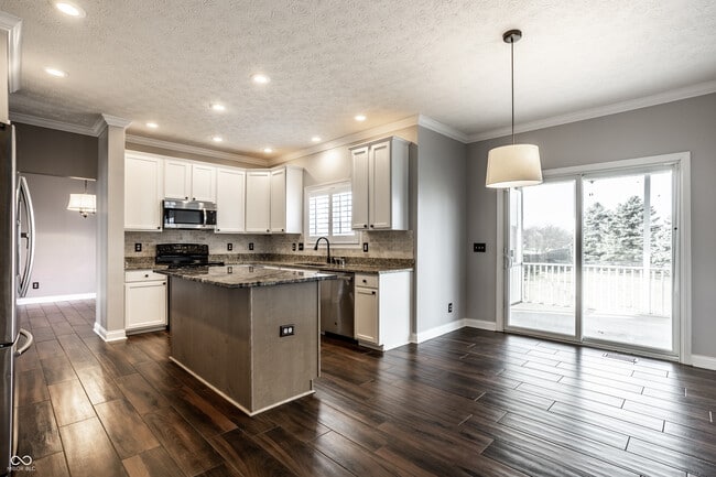 Building Photo - 8102 Fairway Dr