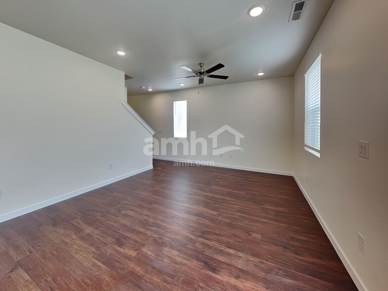 Building Photo - 1528 N Garnet Creek Ave