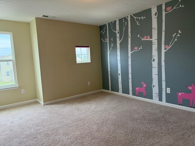 Building Photo - Spacious 4 beds 2.5 baths in Lewis Center!