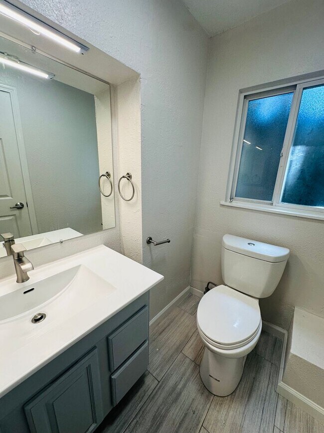 Building Photo - Ashby Duplex