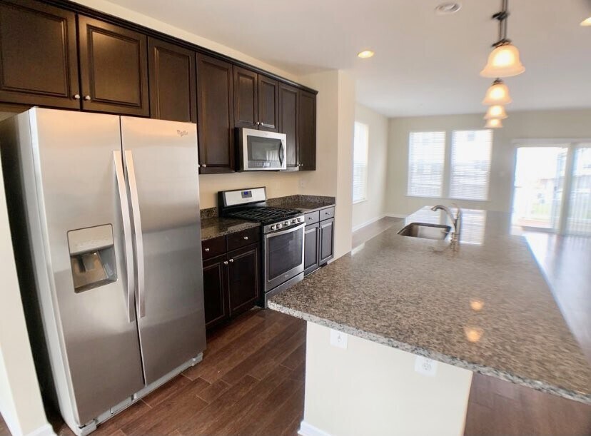 Building Photo - 512 Cobble Dr