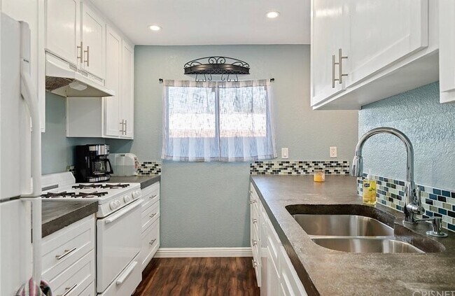 Building Photo - 11311 Tampa Ave