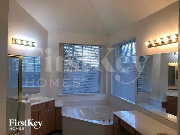 Building Photo - 403 Jennifer Ln