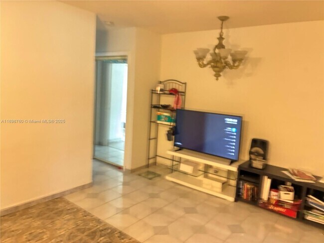 Building Photo - 141 NE 10th Ave