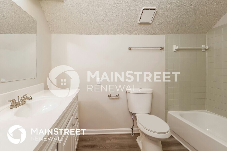 Building Photo - 1122 E Sleepy Hollow Dr