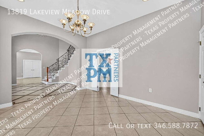 Building Photo - 13819 Lakeview Meadow Dr