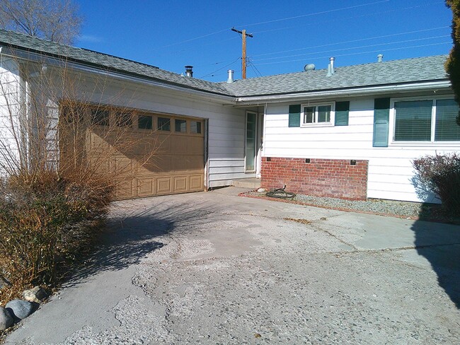 Building Photo - 3BR, 2 Bath, 2 Car Home in Sparks