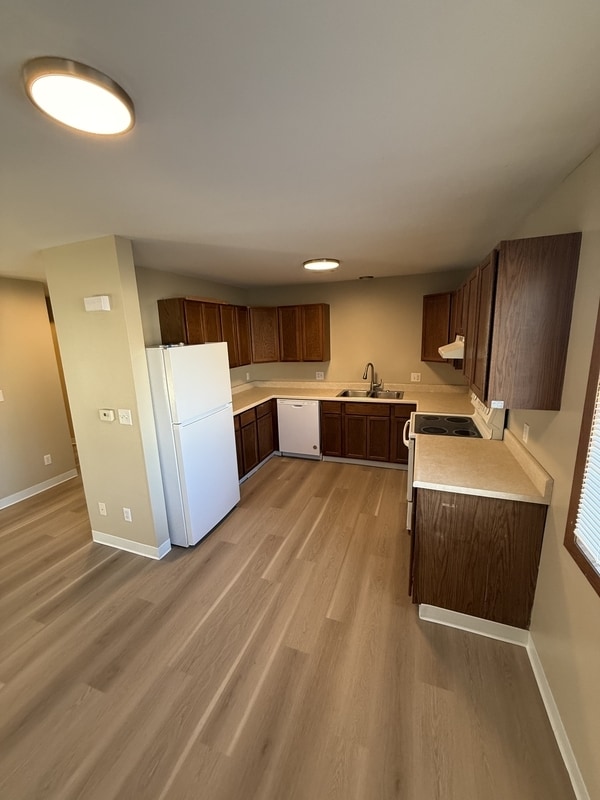 Building Photo - 215 Jewel Dr