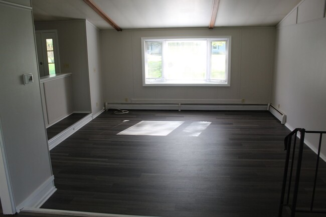 Building Photo - 3-4 Bedroom Cloverdale Home in a Quiet Cou...
