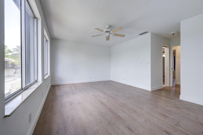 Building Photo - 5280 Bosque Ln