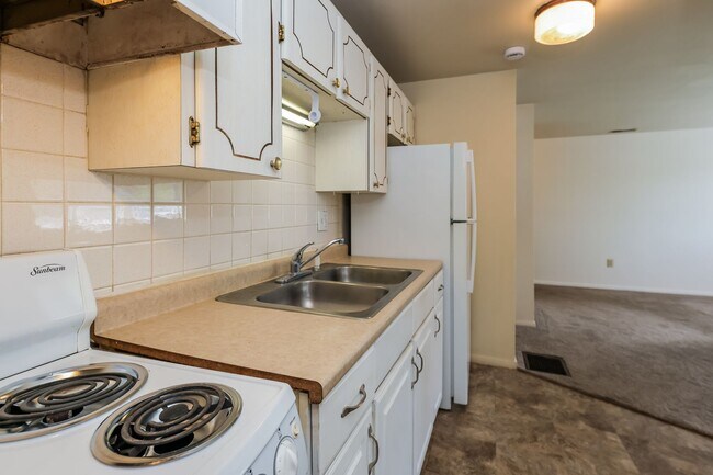 Building Photo - 3611-3625 Charlotte Dr