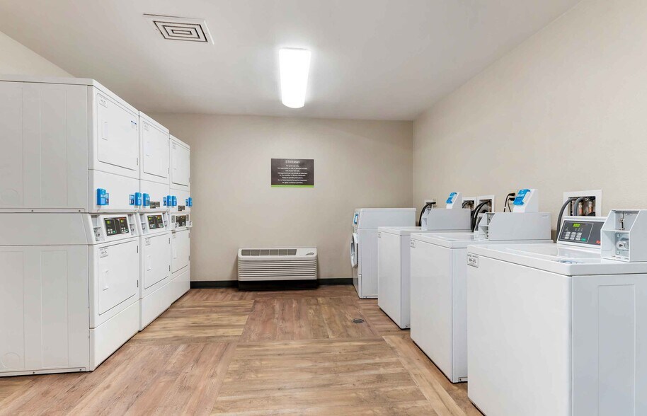 Building Photo - Furnished Studio-Union City - Dyer St.