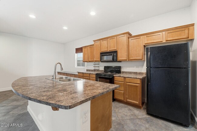 Building Photo - 15391 W Dreyfus St