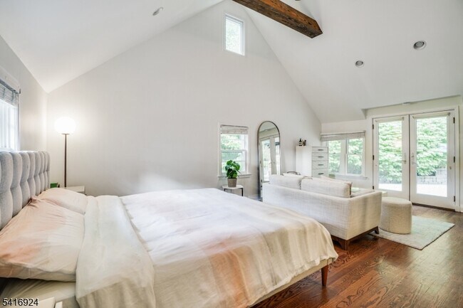 Building Photo - 304 Forest Dr S