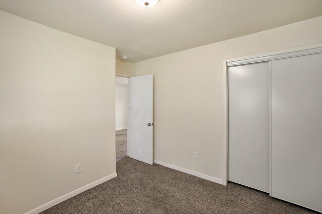 Building Photo - 5415 3 Rd St