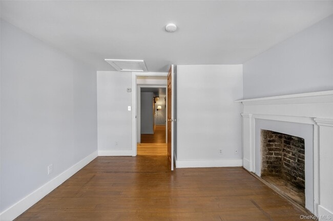 Building Photo - 17 E Parmenter St