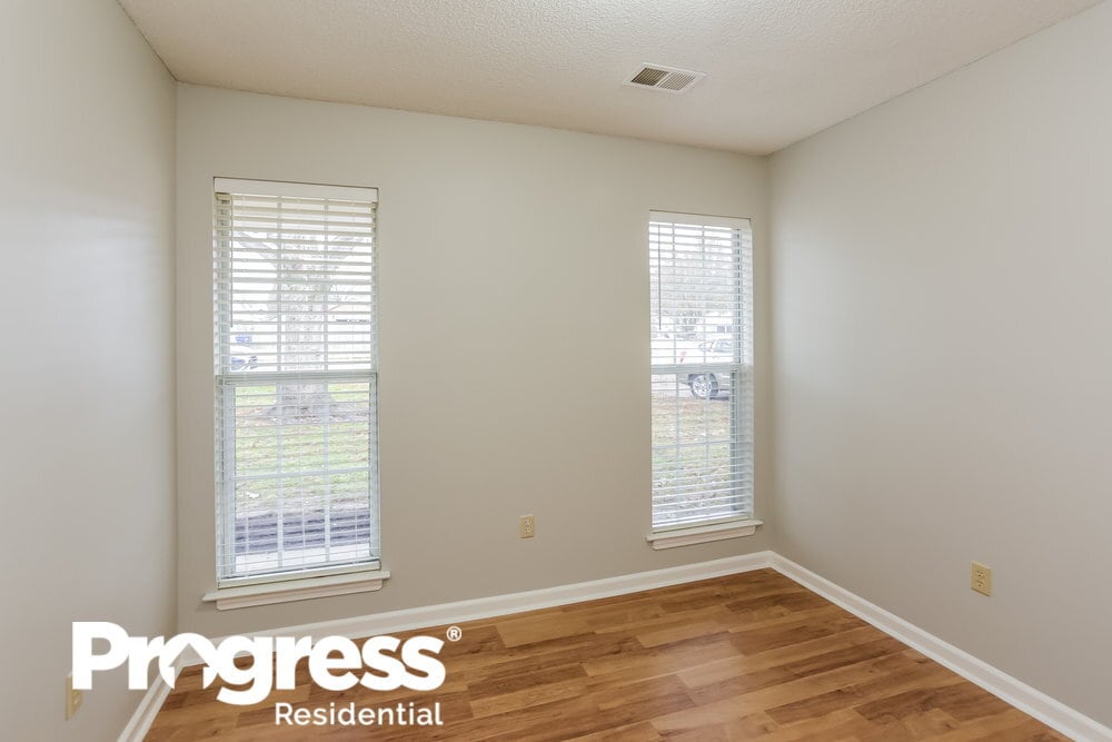 Building Photo - 5850 Waverly Dr