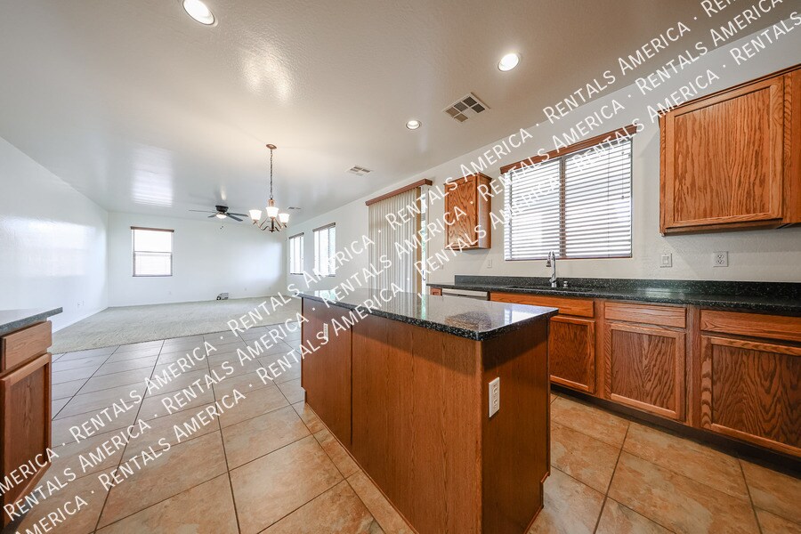 Building Photo - 43608 Caven Dr