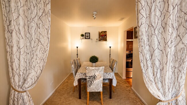 Building Photo - 1026 Castilian Ct