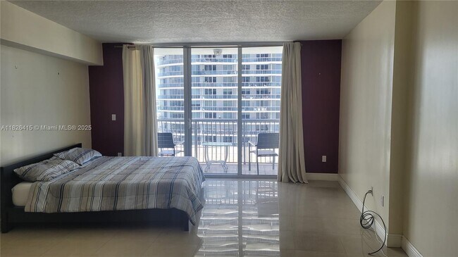 Building Photo - 1750 N Bayshore Dr