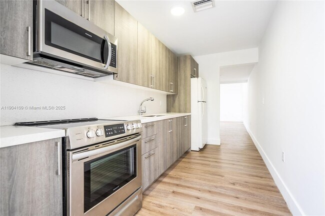 Building Photo - 1850 S Treasure Dr