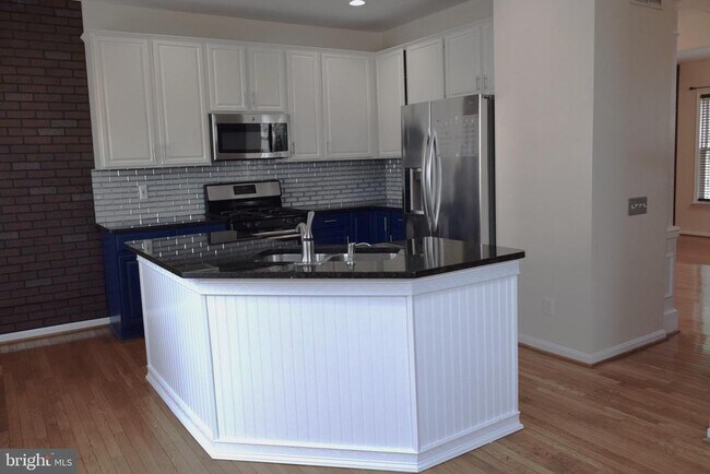 Building Photo - 43768 Virginia Manor Terrace