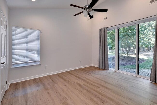 Building Photo - 106 Harrops Glen