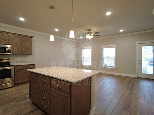 Building Photo - EP 6 | Townhome with Garage in Siloam Springs!