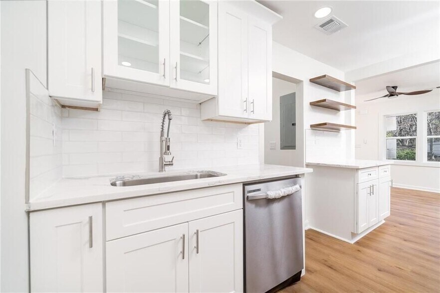 Building Photo - 2215 Gordon Cir