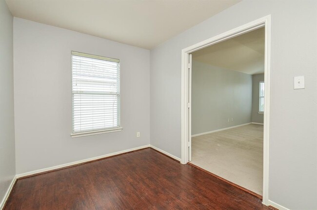 Building Photo - 2707 Roaring Oaks Ln