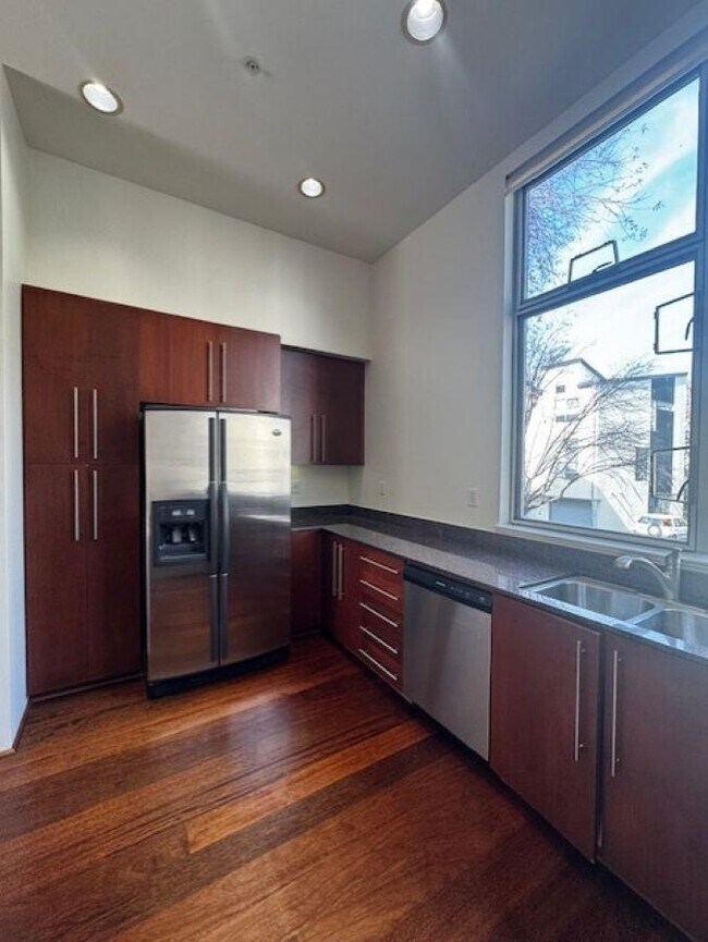 Building Photo - 42 Iron Horse Ln