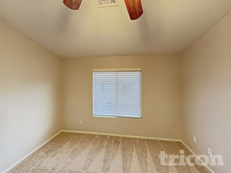 Building Photo - 7900 Hornbeam Ct