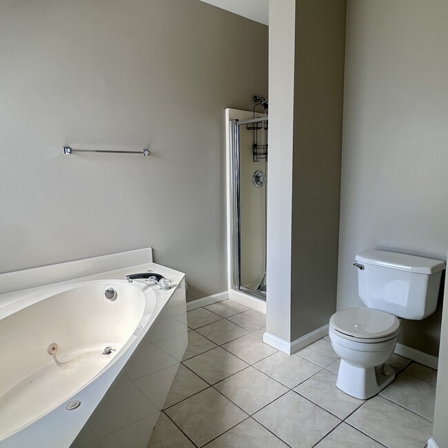 Building Photo - 384 Savannah Cir