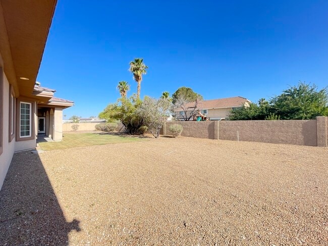 Building Photo - Carry Over Showing: This property has been...