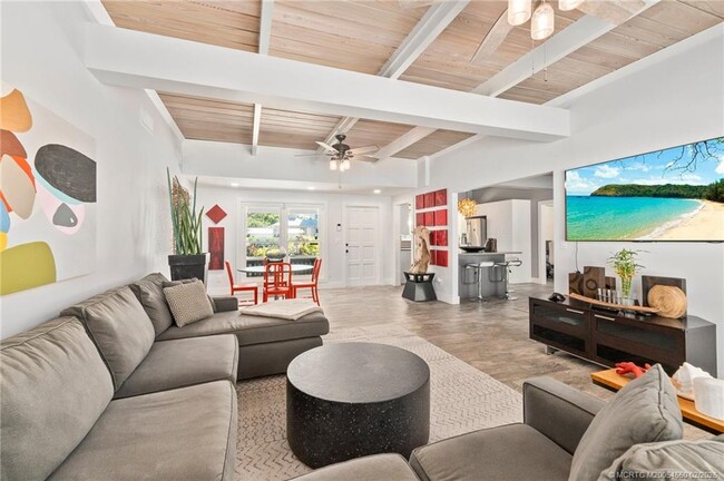 Building Photo - 530 S Manor Dr