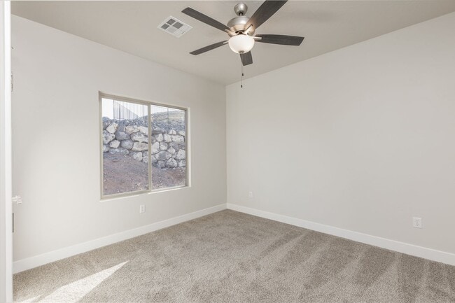 Building Photo - Pet Friendly! - Charming 3 Bedroom Townhome