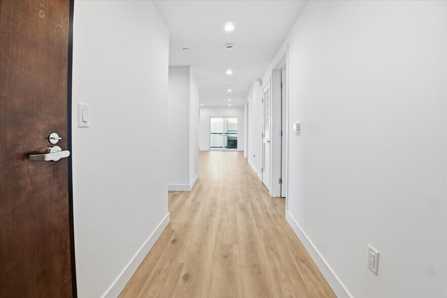 Building Photo - 1820 Prosser Ave