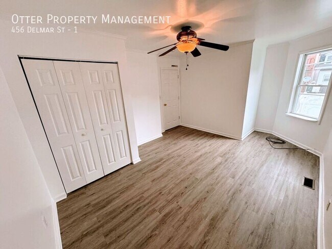 Building Photo - 456 Delmar St
