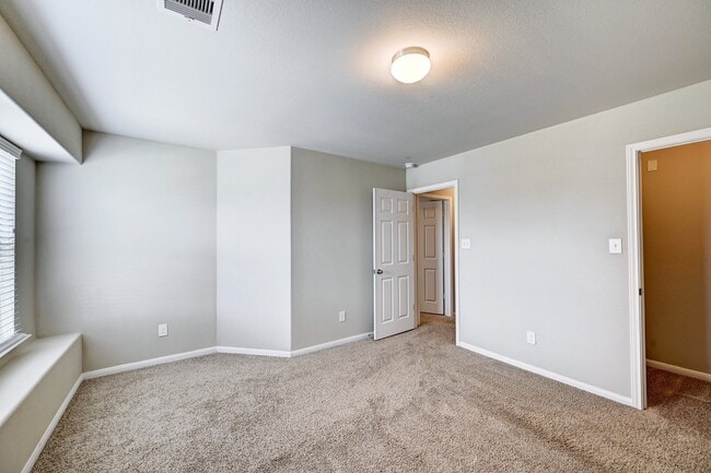 Building Photo - 3303 Owl Hollow Dr