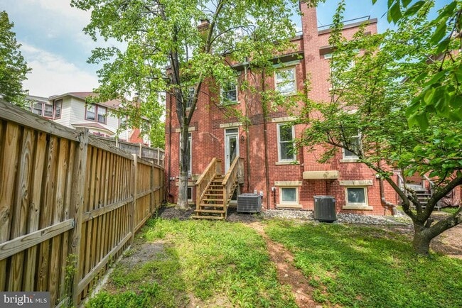Building Photo - 1408 Foxhall Rd NW