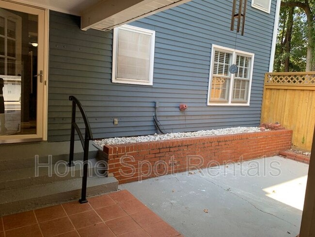 Building Photo - 2932 Lavista Way