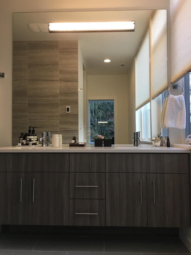 Building Photo - 4712 N Congress Ave