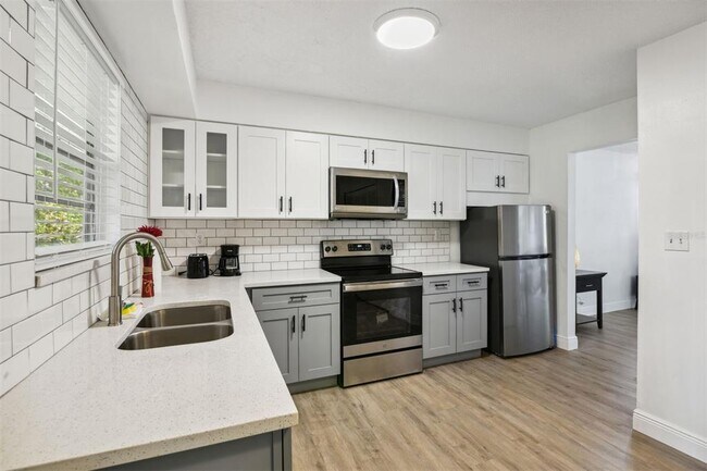 Building Photo - 811 W Magnolia St