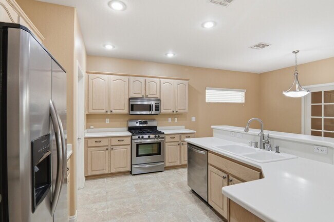 Building Photo - Comfortable single-story living! This inviting 3-bed, 2-bath home offering 1,756 sq ft with fully...