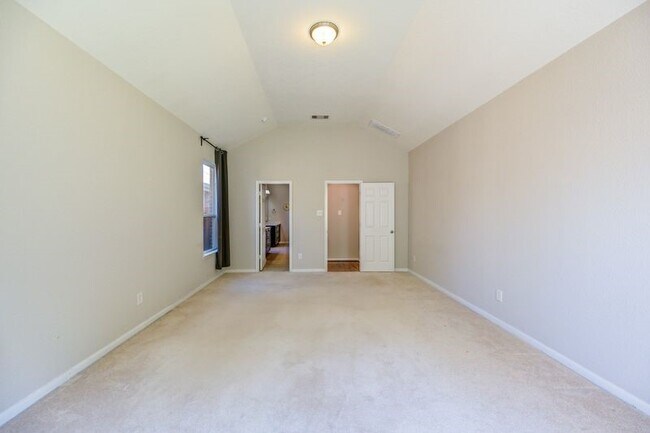 Building Photo - 5918 Rivergrove Bend Dr