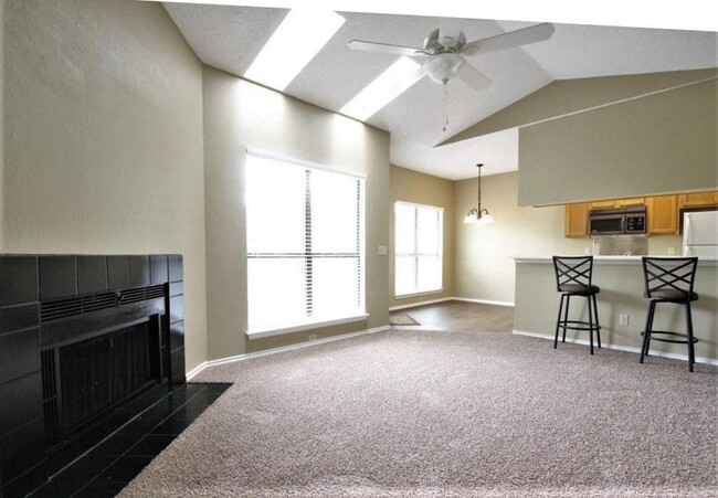 Building Photo - 7340 Skillman St