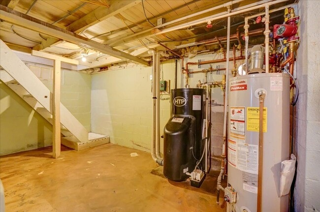 Building Photo - 4517 Field Ave