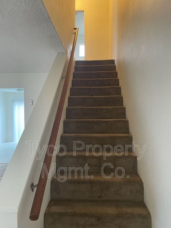 Building Photo - 455 Park Way