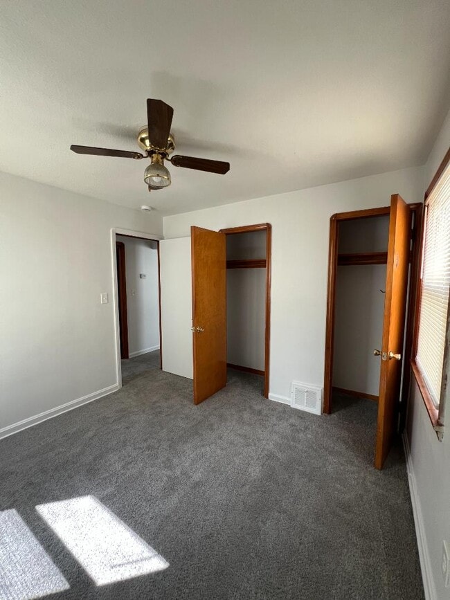 Building Photo - 15818 Maplewood Ave