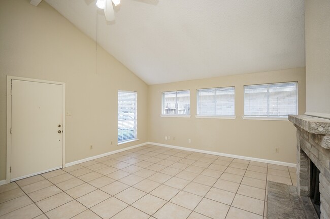 Building Photo - 20143 Beechview Ln